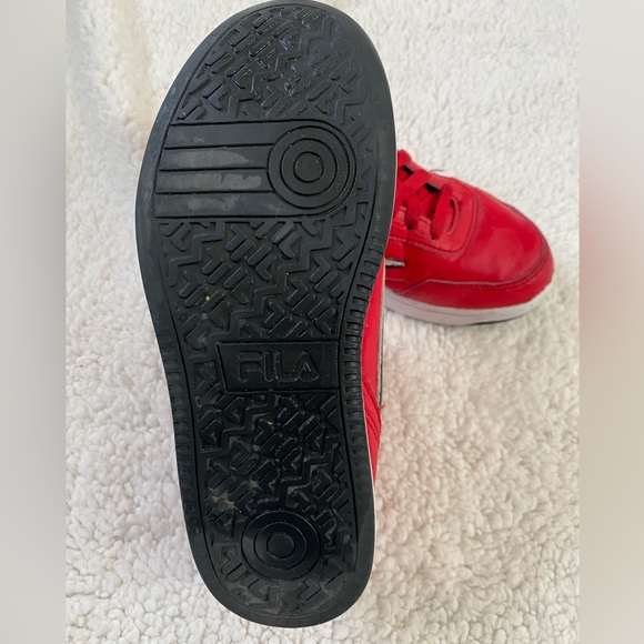 Red FILA high tops - Picture 4 of 5